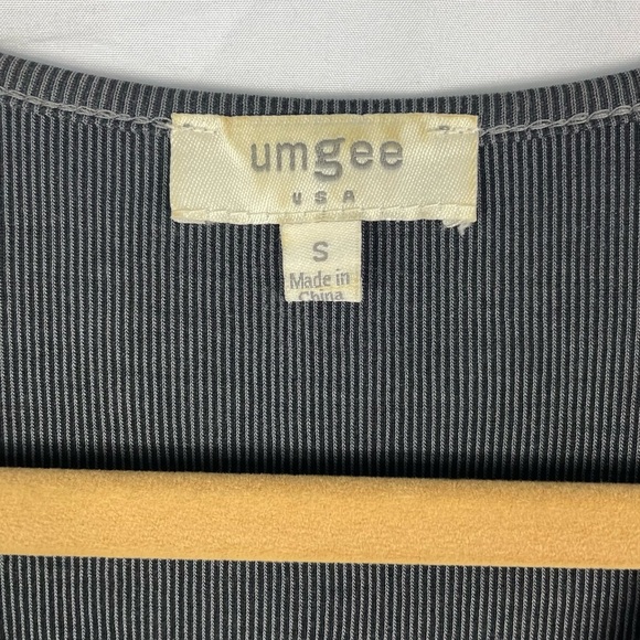 Umgee Short Sleeve V Neck Top - Picture 5 of 9
